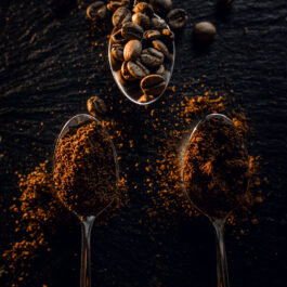Caffè moka, deca, espresso e chicchi